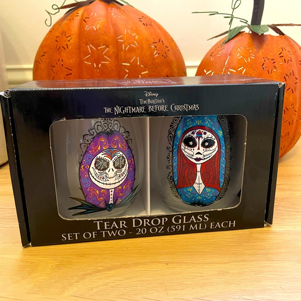 NWOT Disney The Nightmare Before Christmas 20 oz Stemless Tear Drop Glasses